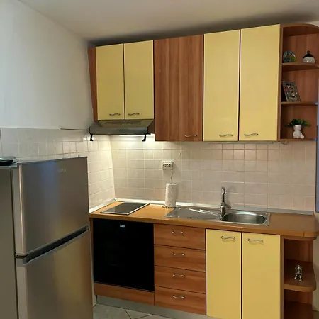Apartment Apartment *